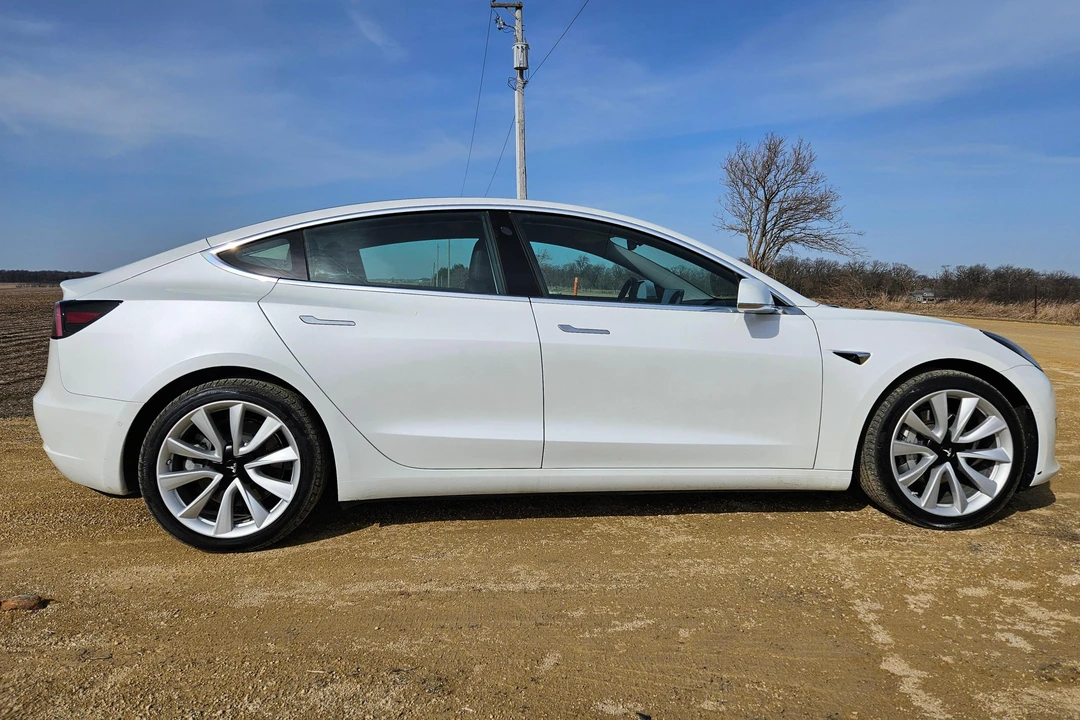 2020 Tesla Model 3 Performance - Image 3 of 31