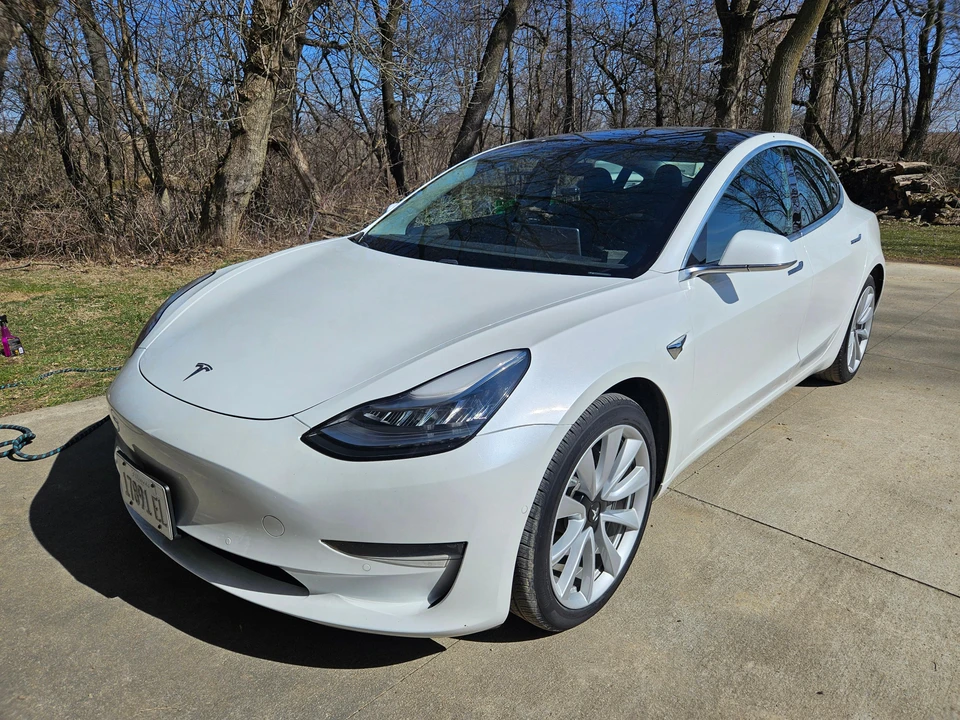 2020 Tesla Model 3 Performance - Image 6 of 31