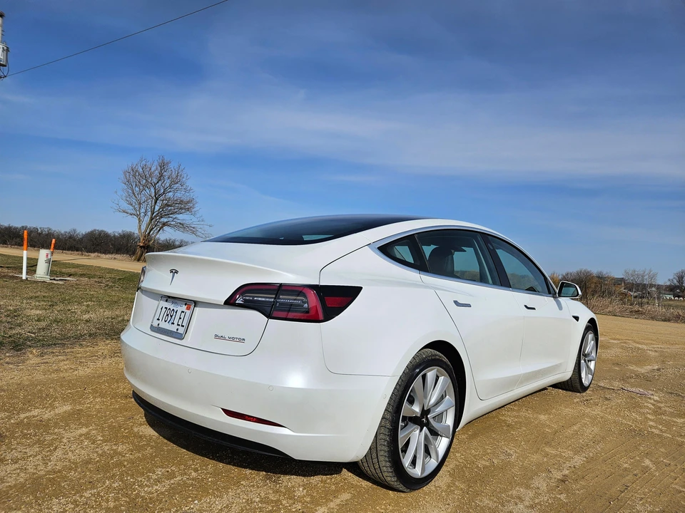 2020 Tesla Model 3 Performance - Image 11 of 31