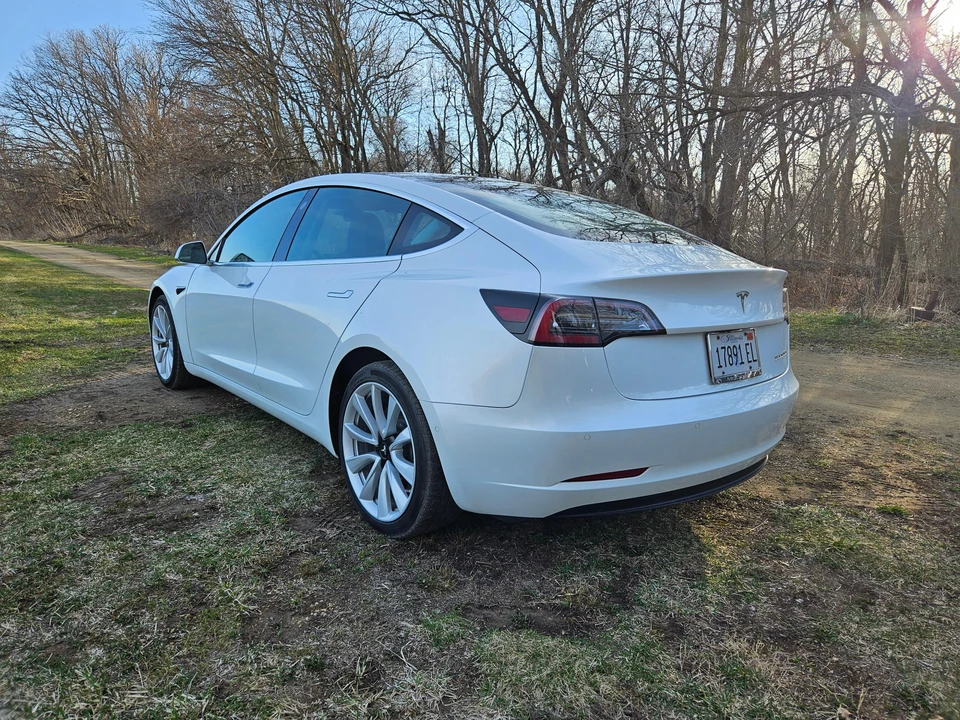 2020 Tesla Model 3 Performance - Image 10 of 31