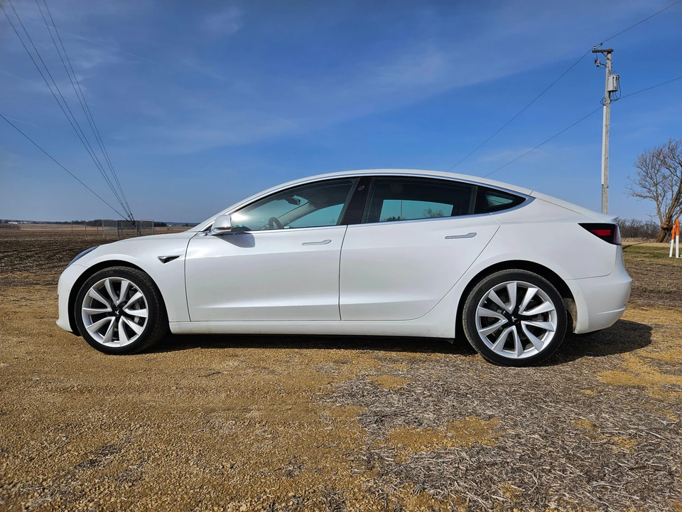 2020 Tesla Model 3 Performance - Image 9 of 31