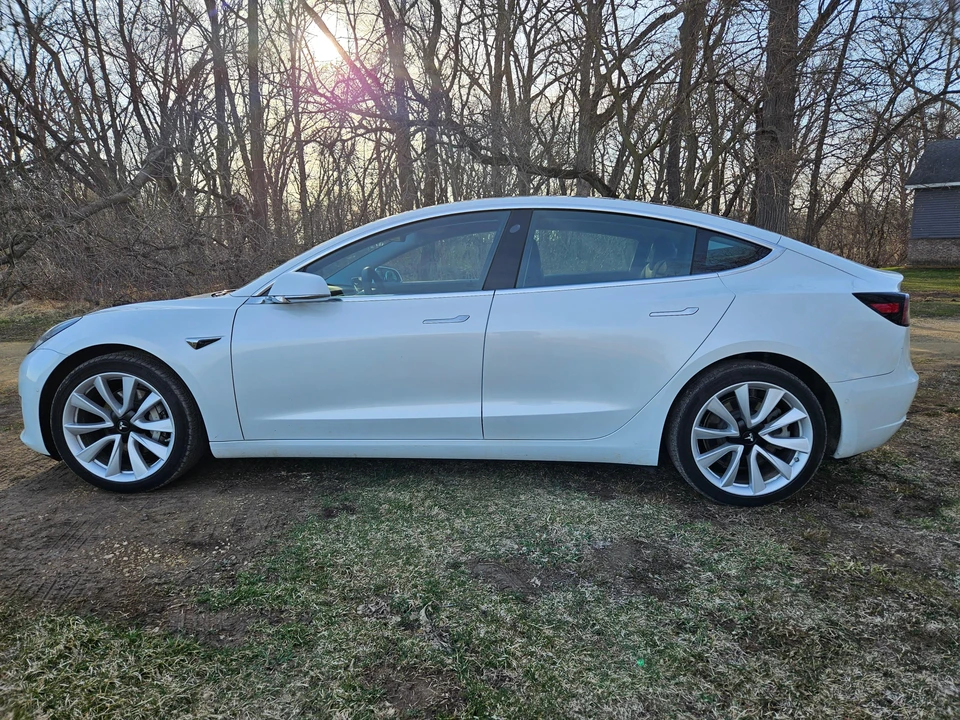 2020 Tesla Model 3 Performance - Image 8 of 31