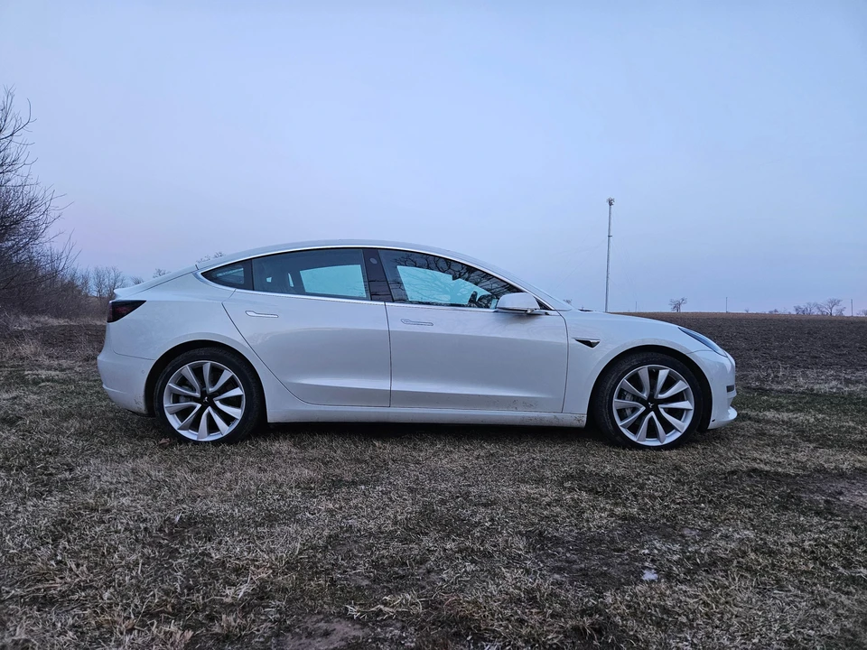 2020 Tesla Model 3 Performance - Image 13 of 31