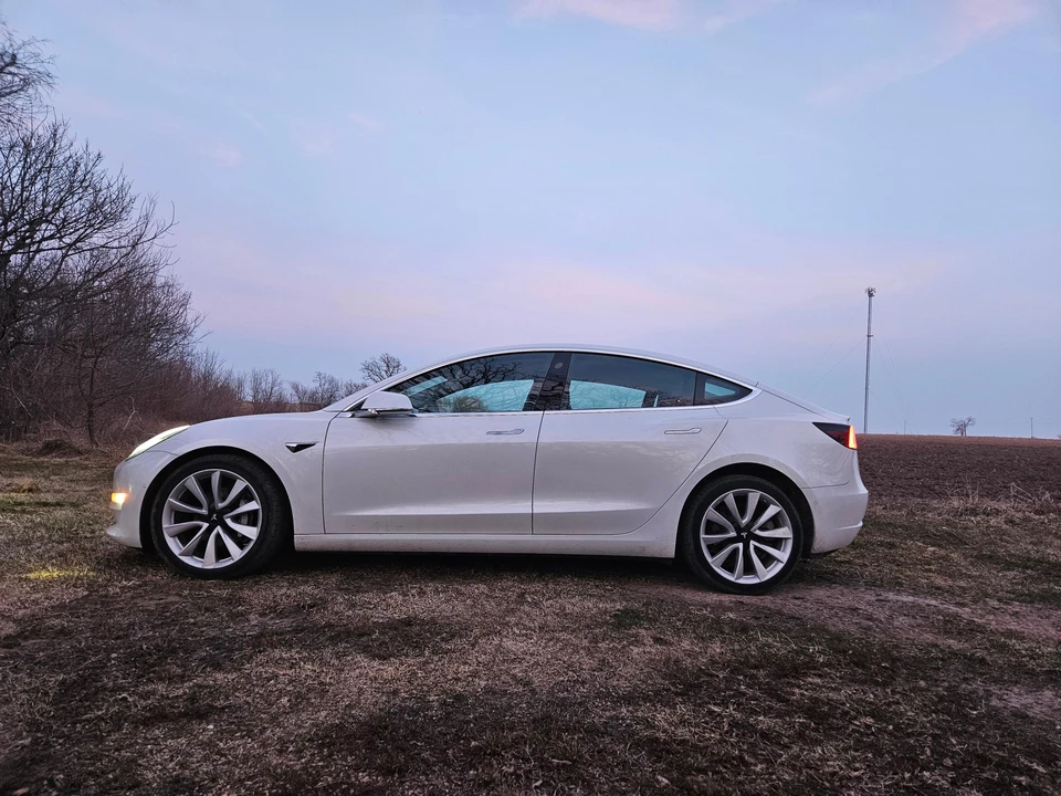 2020 Tesla Model 3 Performance - Image 7 of 31