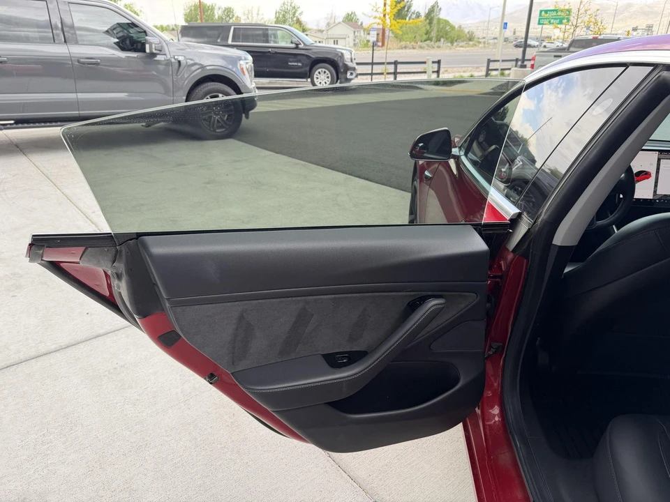 2020 Tesla Model 3 Performance - Image 14 of 21