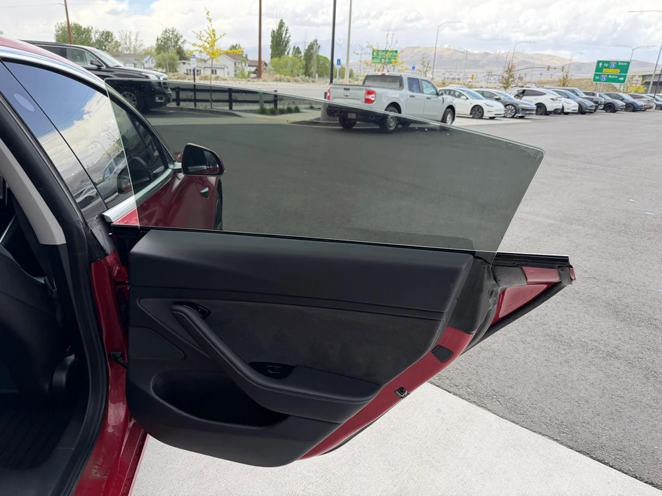 2020 Tesla Model 3 Performance - Image 18 of 21