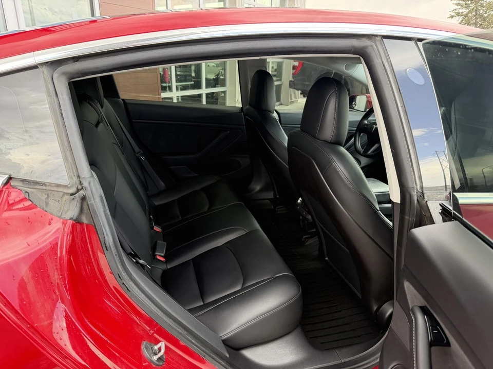 2020 Tesla Model 3 Performance - Image 19 of 21