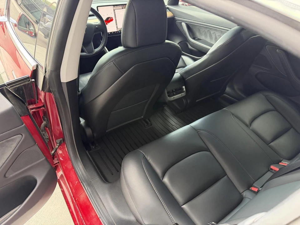 2020 Tesla Model 3 Performance - Image 16 of 21