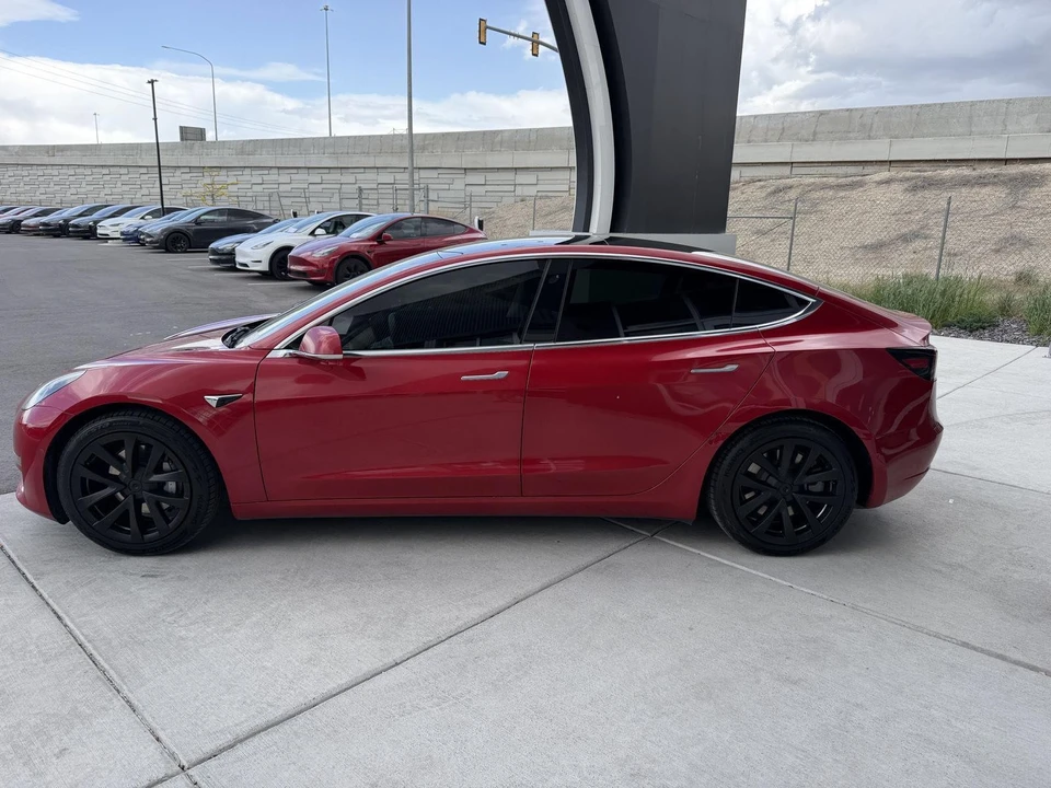 2020 Tesla Model 3 Performance - Image 5 of 21