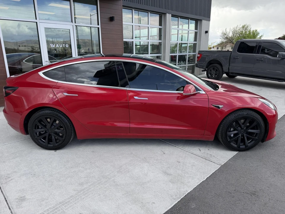 2020 Tesla Model 3 Performance - Image 9 of 21