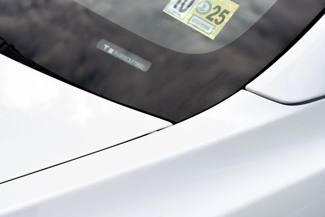 2020 Tesla Model 3 Performance - Image 17 of 31