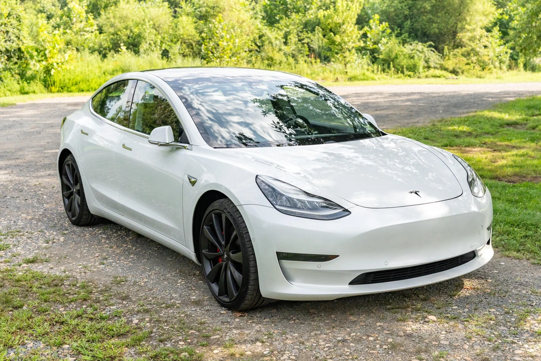 2020 Tesla Model 3 Performance - Image 10 of 31