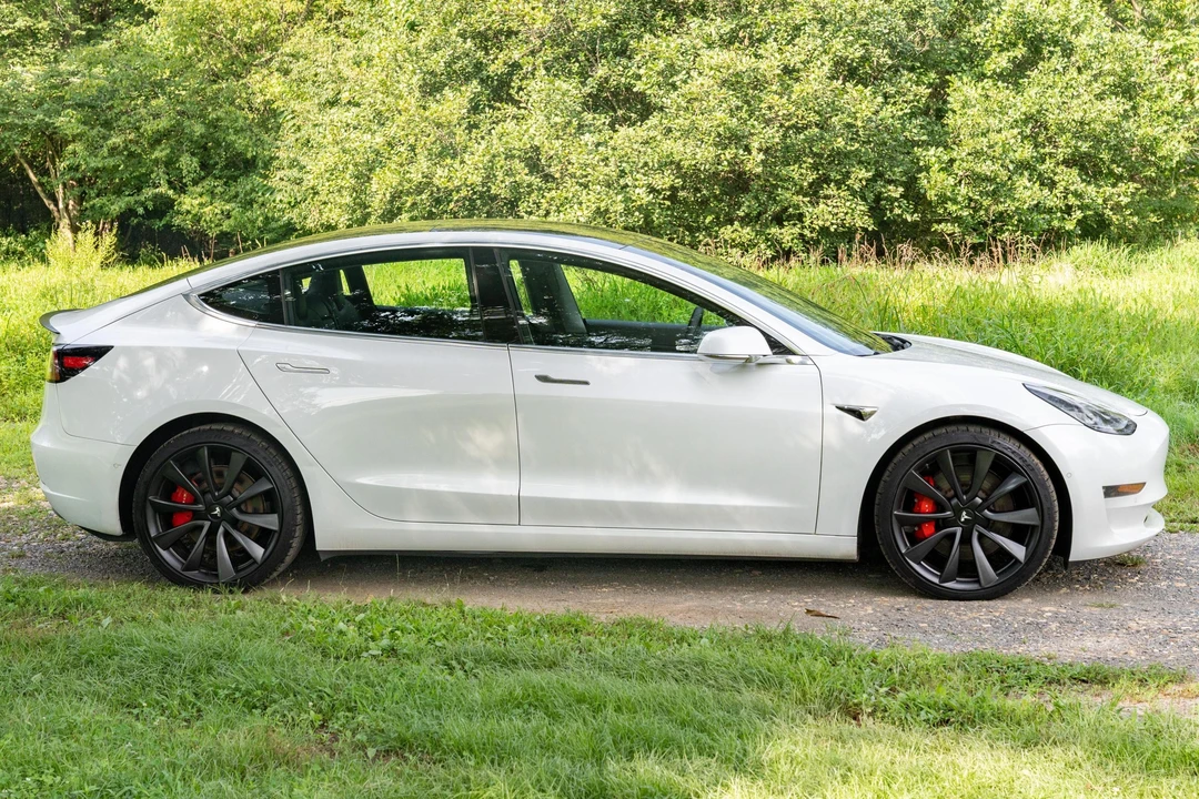 2020 Tesla Model 3 Performance - Image 3 of 31