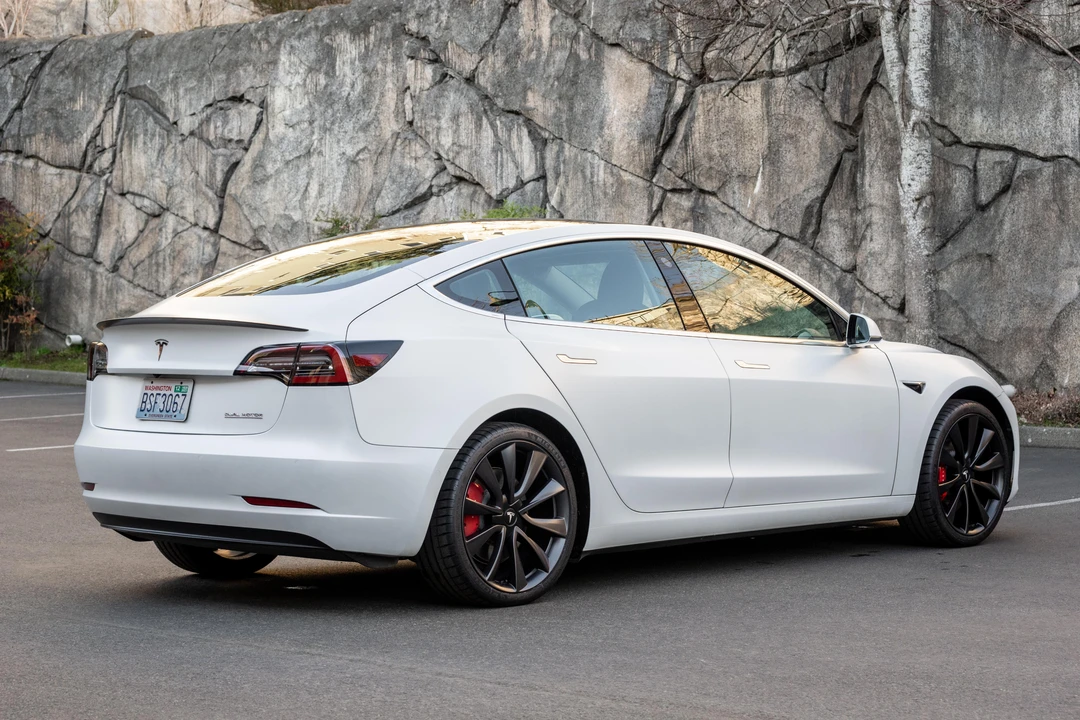 2020 Tesla Model 3 Performance - Image 9 of 31