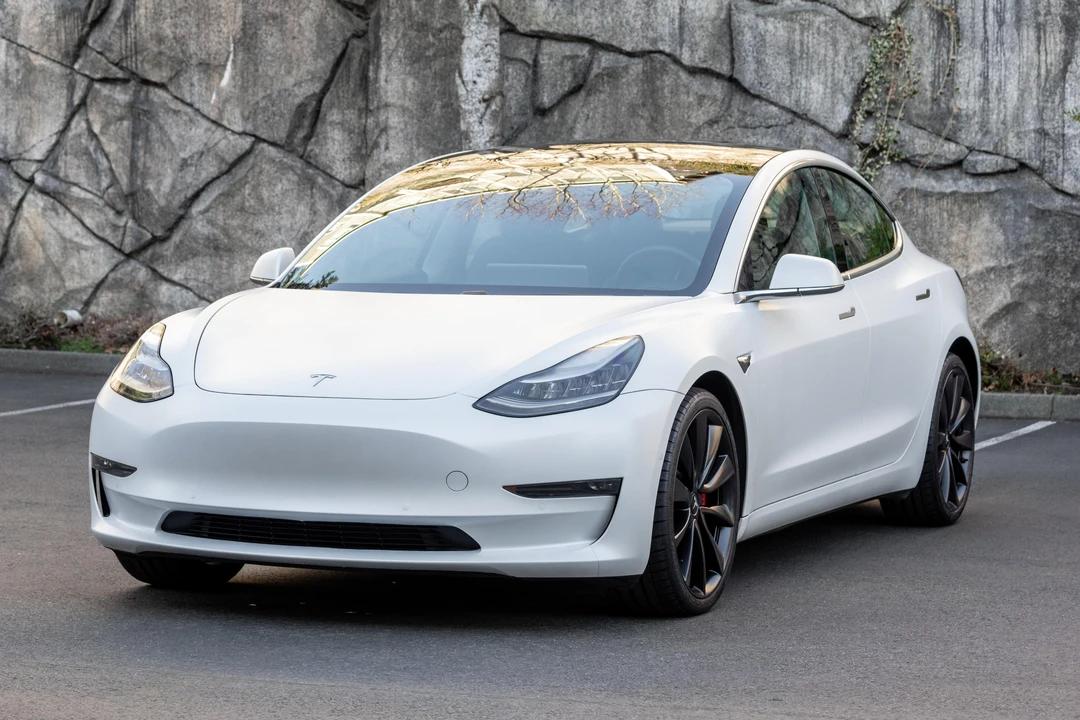 2020 Tesla Model 3 Performance - Image 7 of 31