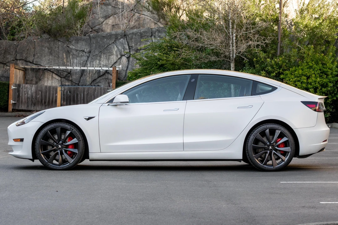 2020 Tesla Model 3 Performance - Image 3 of 31