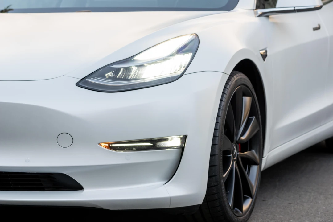 2020 Tesla Model 3 Performance - Image 15 of 31