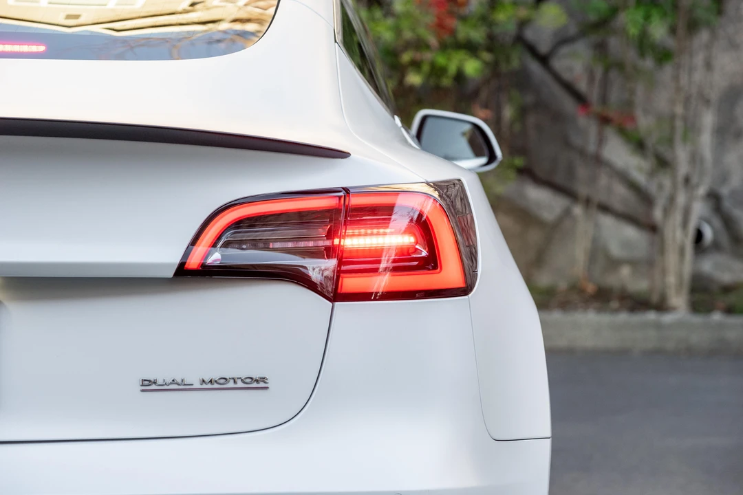 2020 Tesla Model 3 Performance - Image 29 of 31