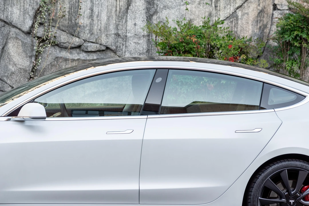 2020 Tesla Model 3 Performance - Image 23 of 31