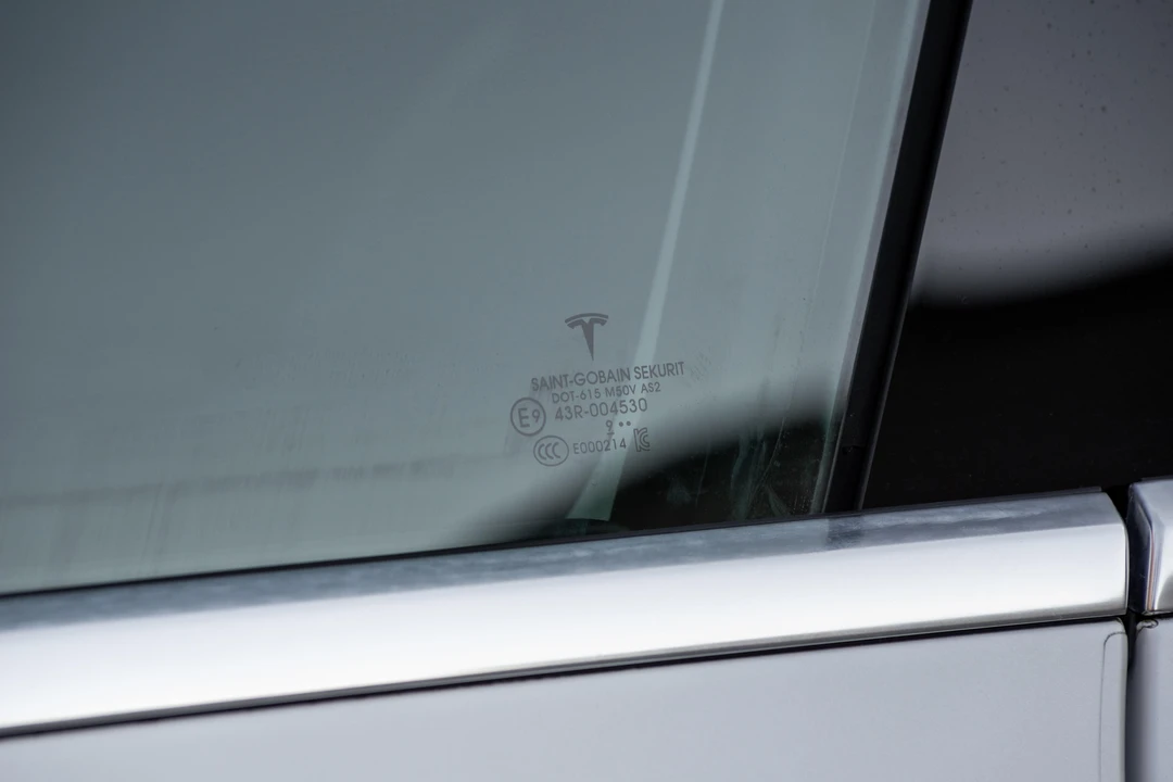 2020 Tesla Model 3 Performance - Image 21 of 31