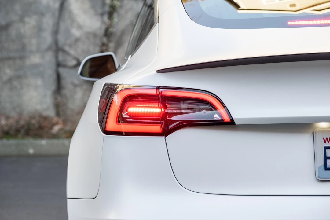 2020 Tesla Model 3 Performance - Image 24 of 31