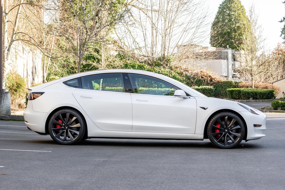 2020 Tesla Model 3 Performance - Image 10 of 31