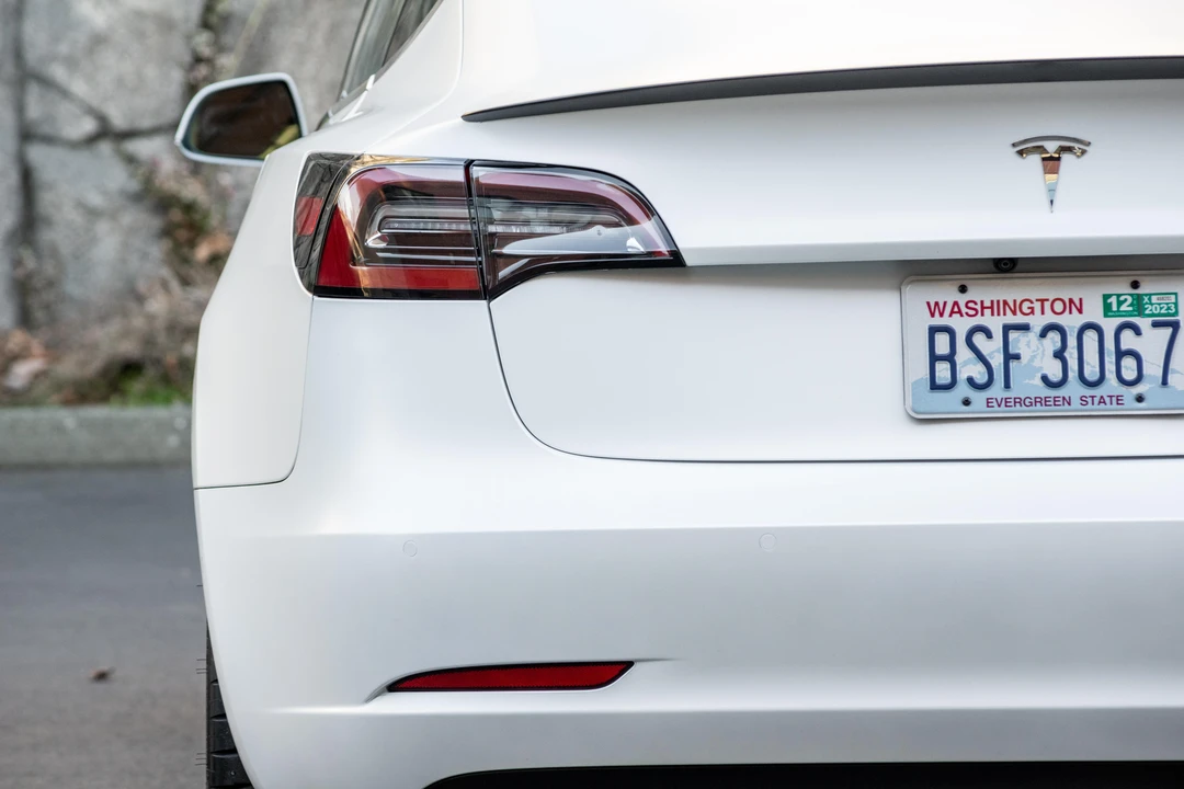 2020 Tesla Model 3 Performance - Image 25 of 31