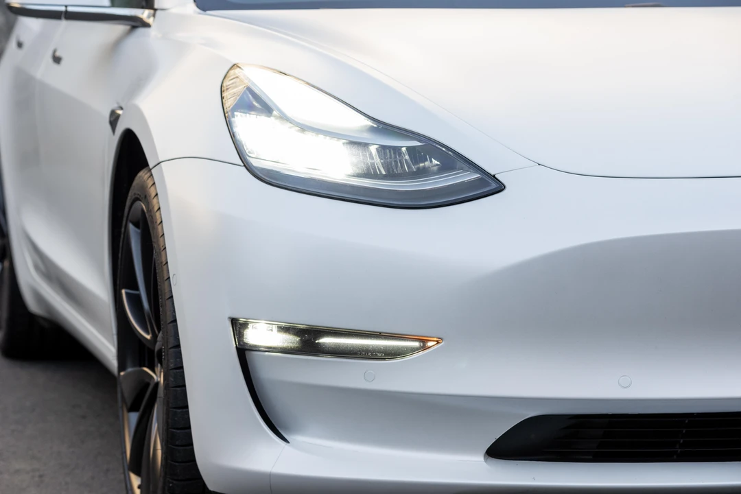 2020 Tesla Model 3 Performance - Image 12 of 31