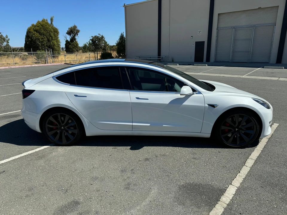 2020 Tesla Model 3 Performance - Image 12 of 31