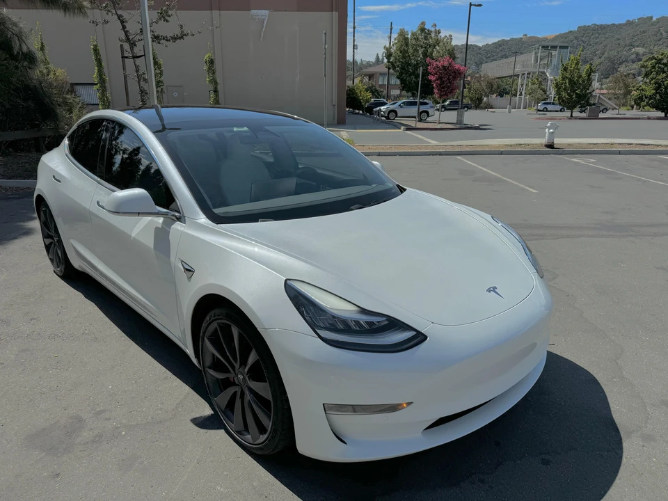 2020 Tesla Model 3 Performance - Image 14 of 31
