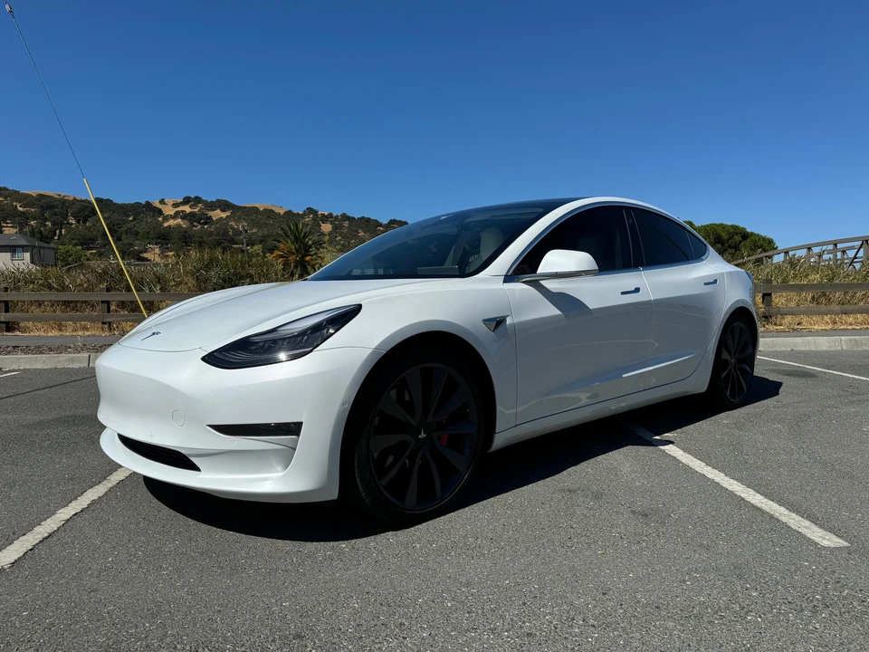 2020 Tesla Model 3 Performance - Image 6 of 31
