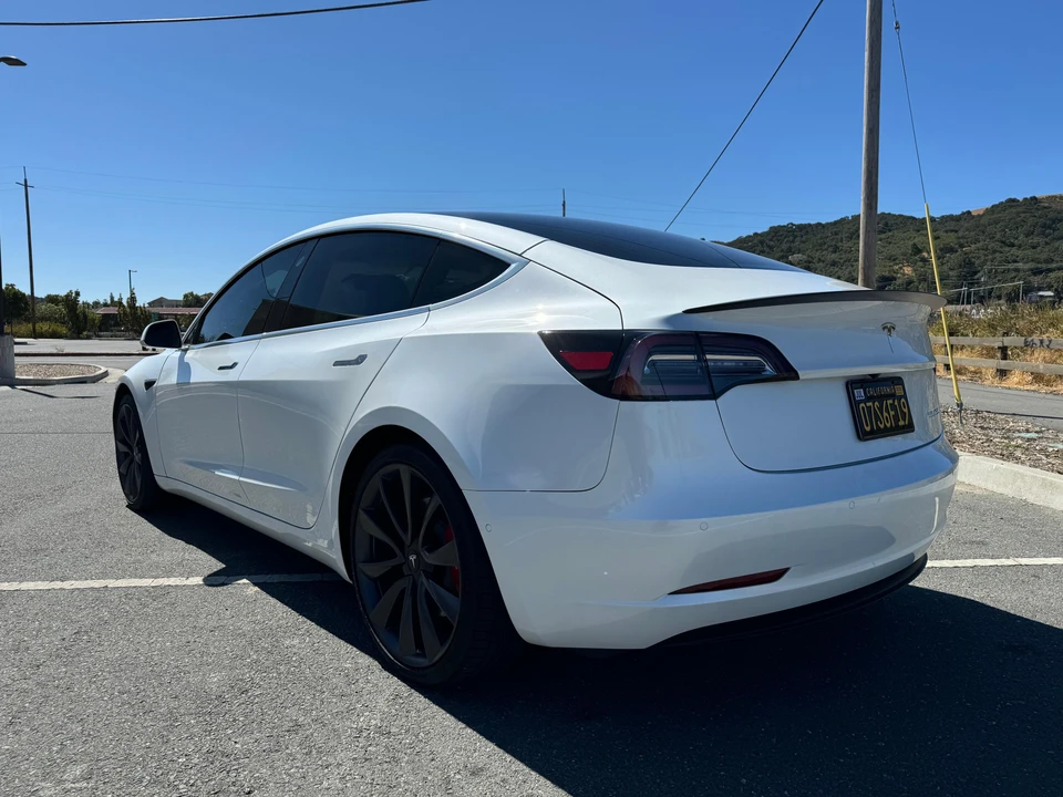 2020 Tesla Model 3 Performance - Image 9 of 31