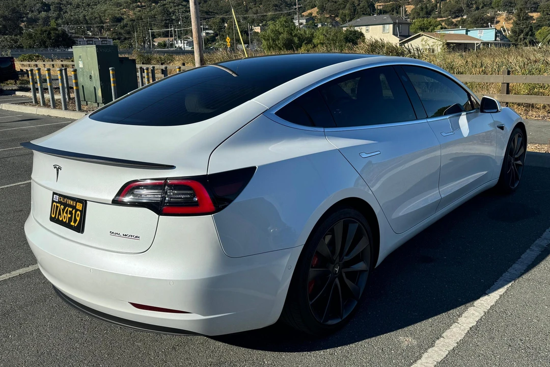 2020 Tesla Model 3 Performance - Image 11 of 31
