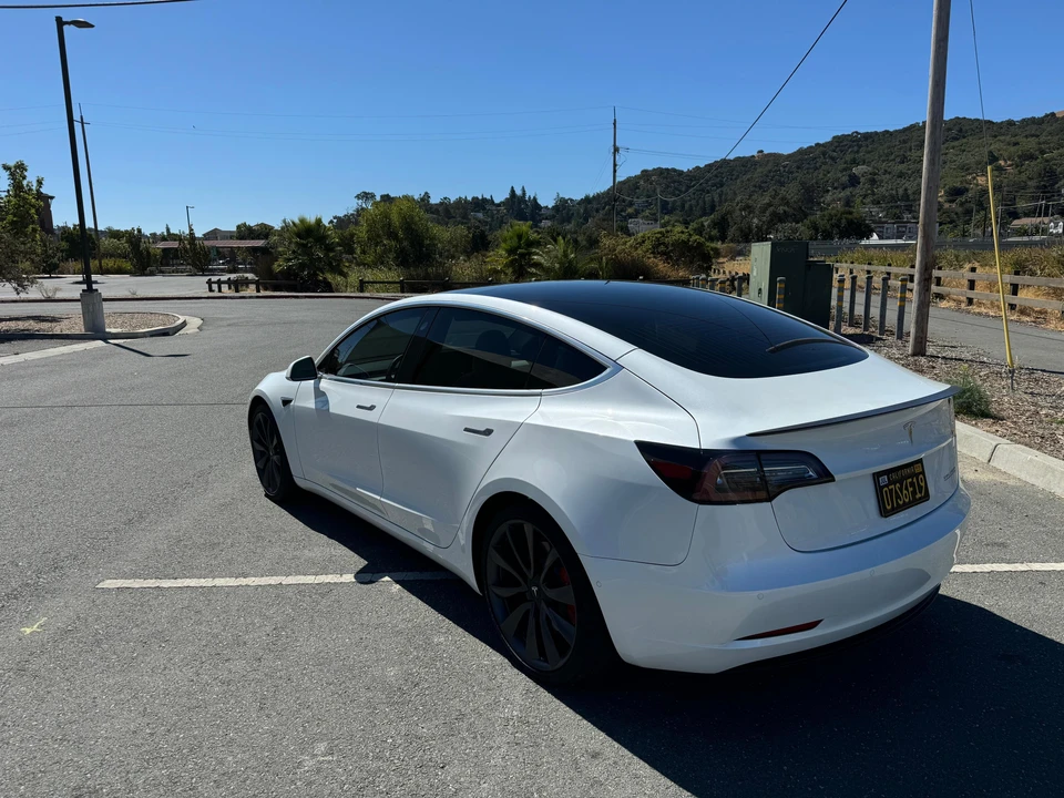 2020 Tesla Model 3 Performance - Image 8 of 31