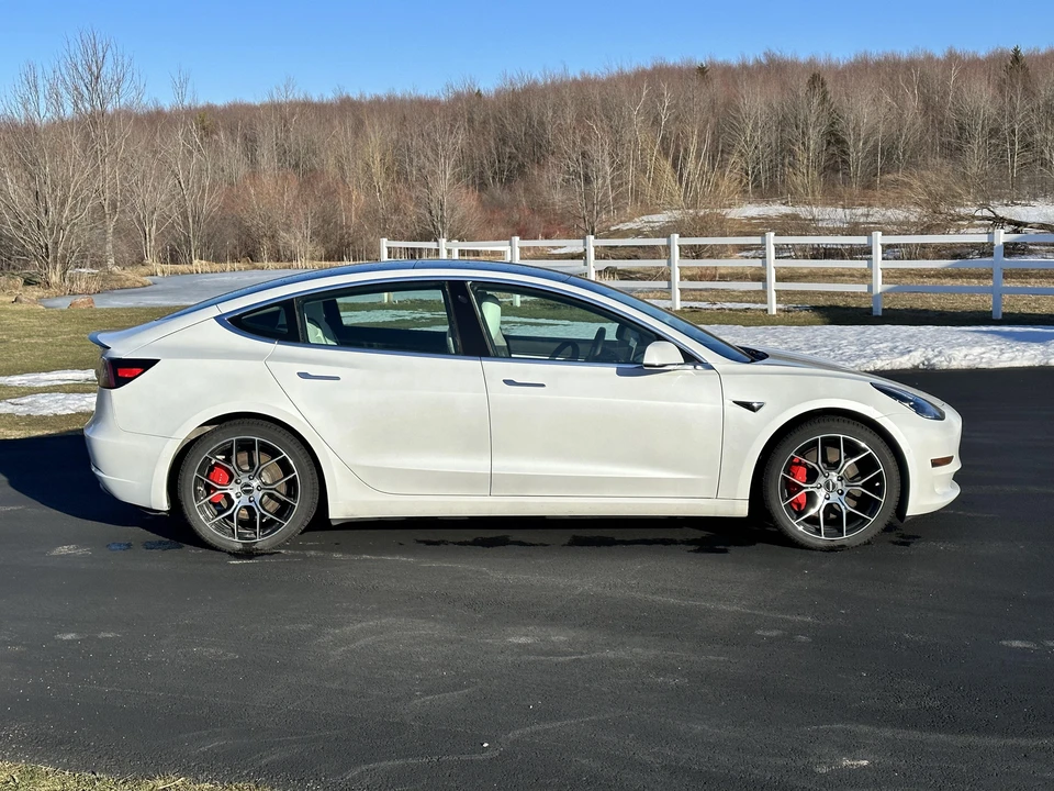 2020 Tesla Model 3 Performance - Image 11 of 31