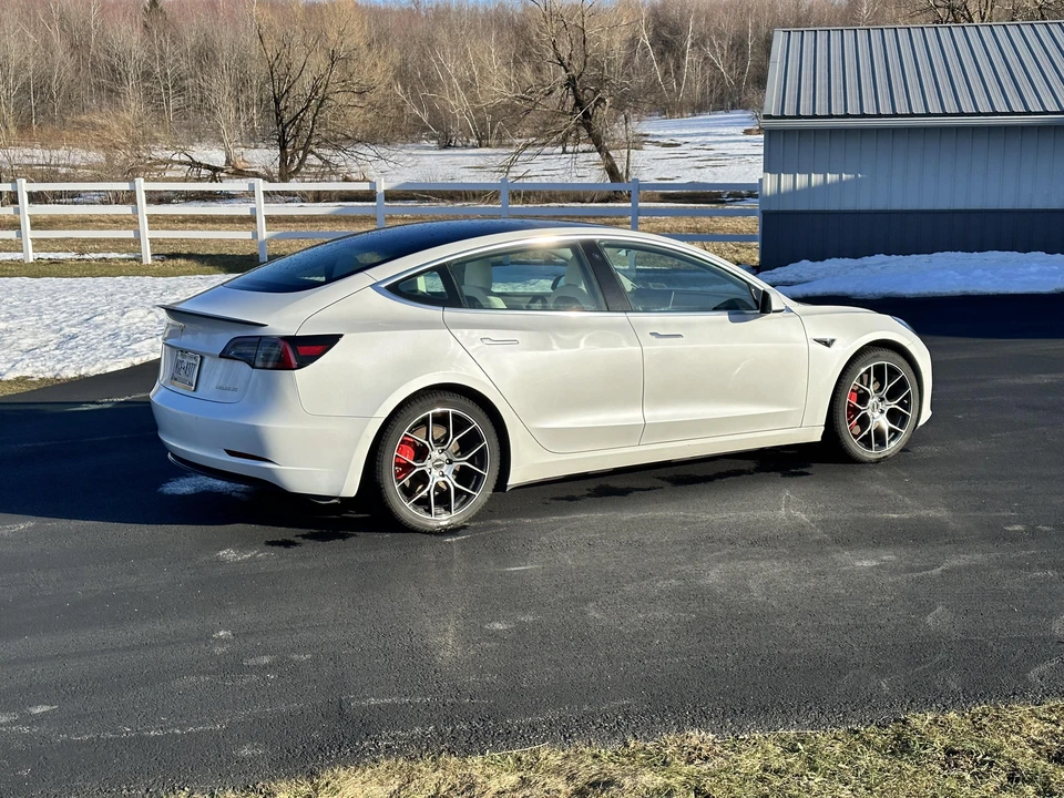2020 Tesla Model 3 Performance - Image 10 of 31