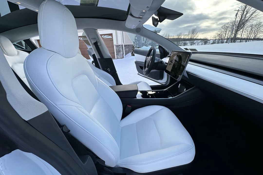 2020 Tesla Model 3 Performance - Image 23 of 31