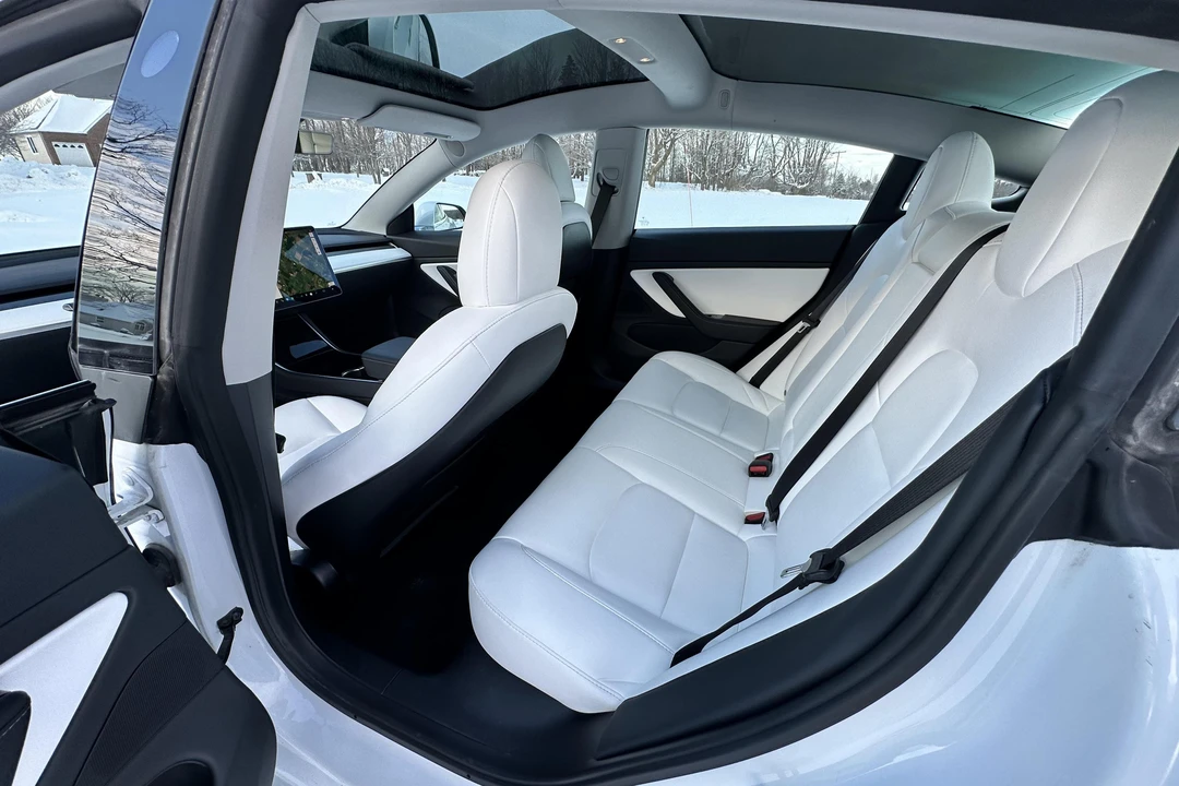2020 Tesla Model 3 Performance - Image 24 of 31
