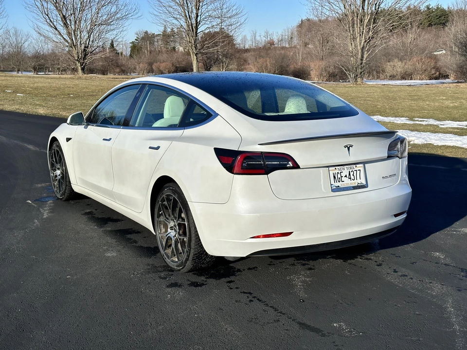 2020 Tesla Model 3 Performance - Image 9 of 31
