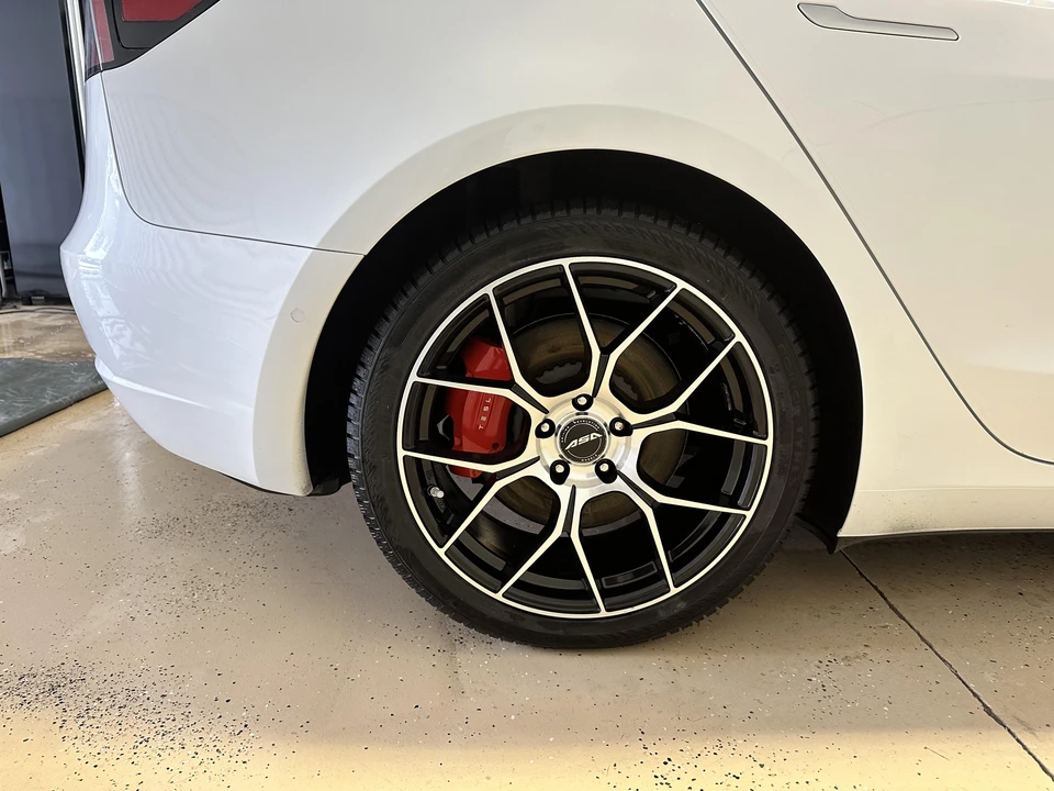 2020 Tesla Model 3 Performance - Image 20 of 31
