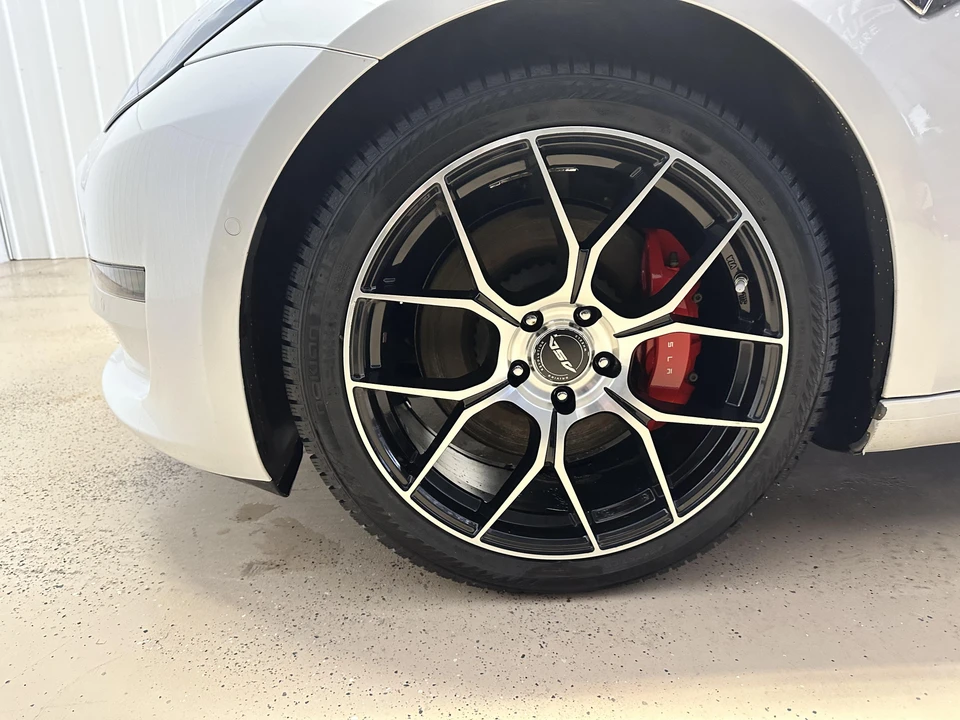 2020 Tesla Model 3 Performance - Image 18 of 31