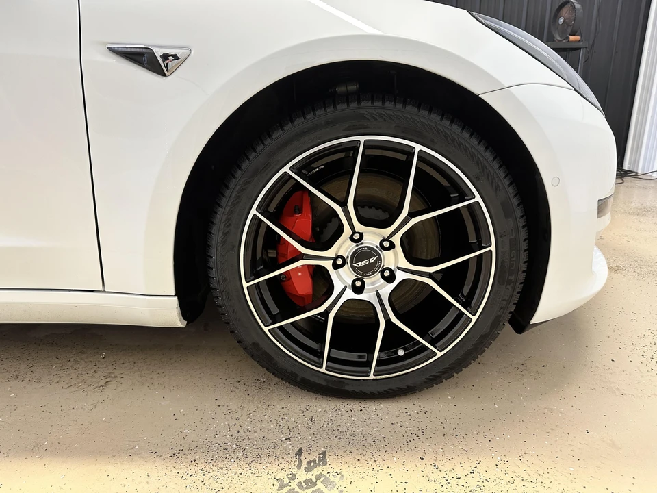 2020 Tesla Model 3 Performance - Image 21 of 31