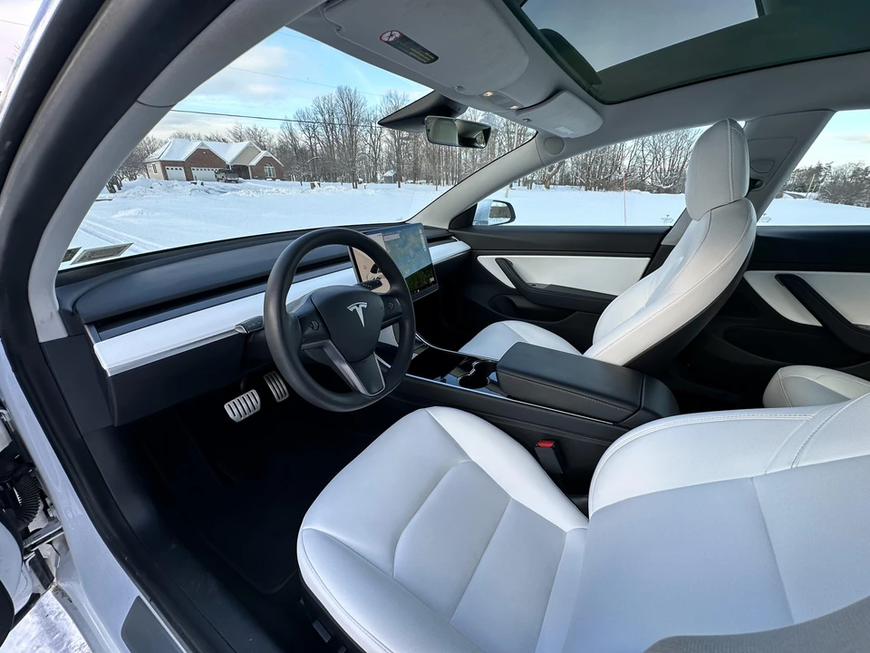 2020 Tesla Model 3 Performance - Image 29 of 31