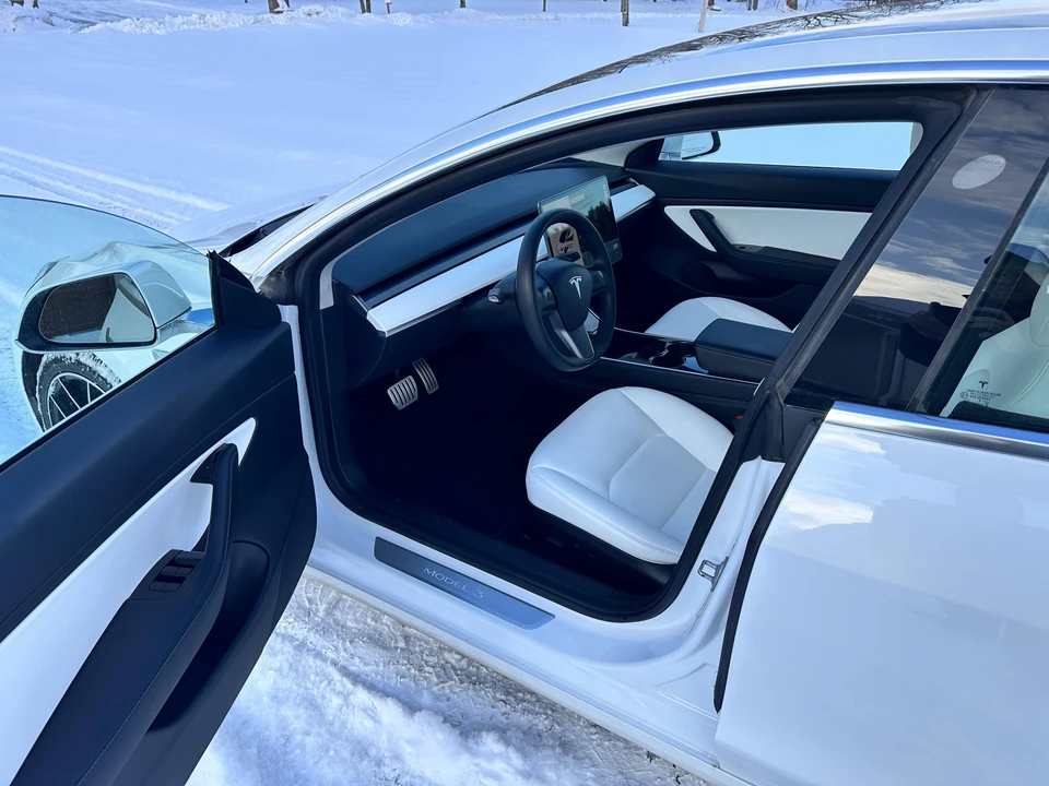 2020 Tesla Model 3 Performance - Image 28 of 31