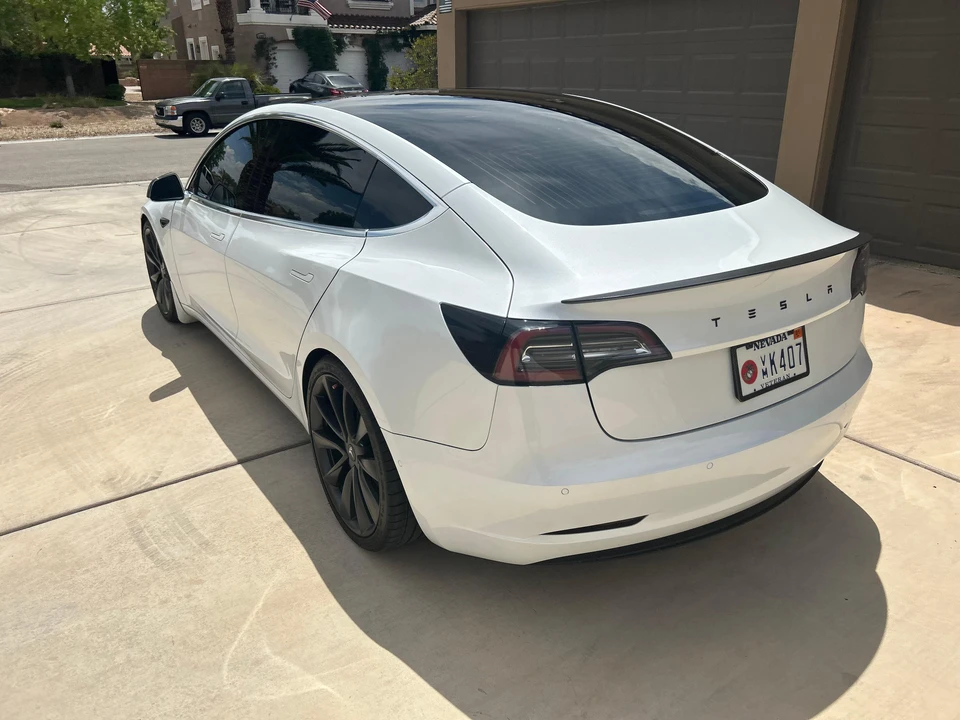 2020 Tesla Model 3 Performance - Image 15 of 31
