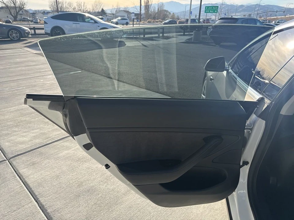 2020 Tesla Model 3 Performance - Image 14 of 21