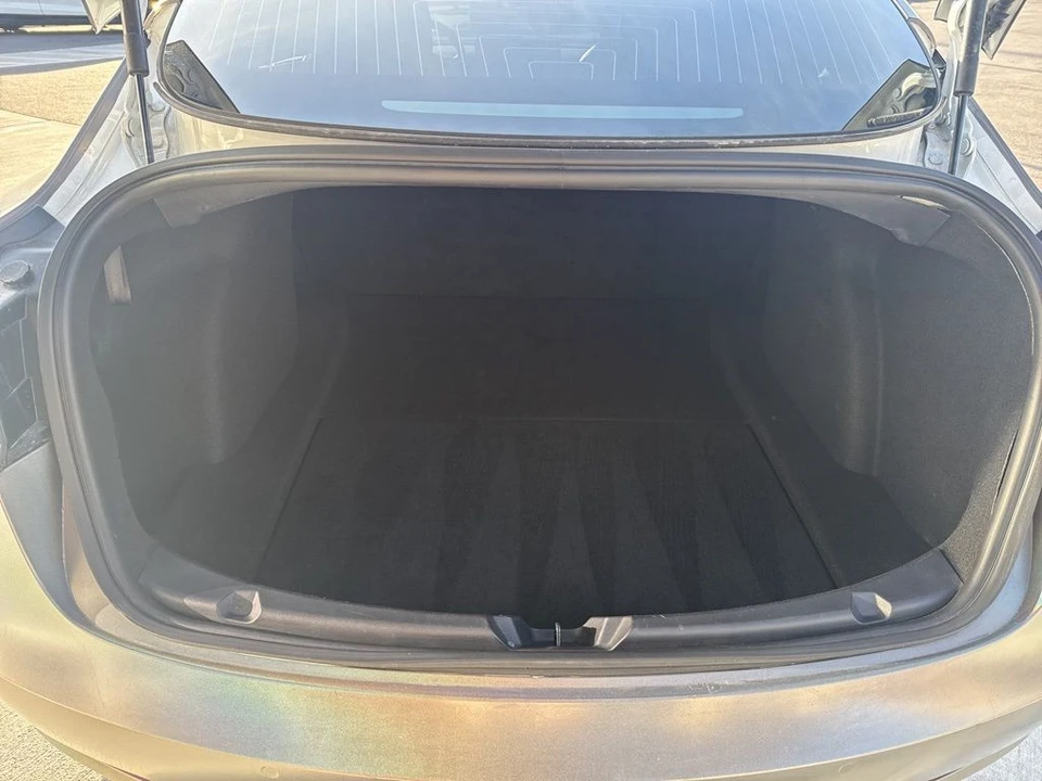 2020 Tesla Model 3 Performance - Image 17 of 21