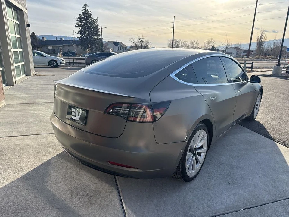 2020 Tesla Model 3 Performance - Image 8 of 27