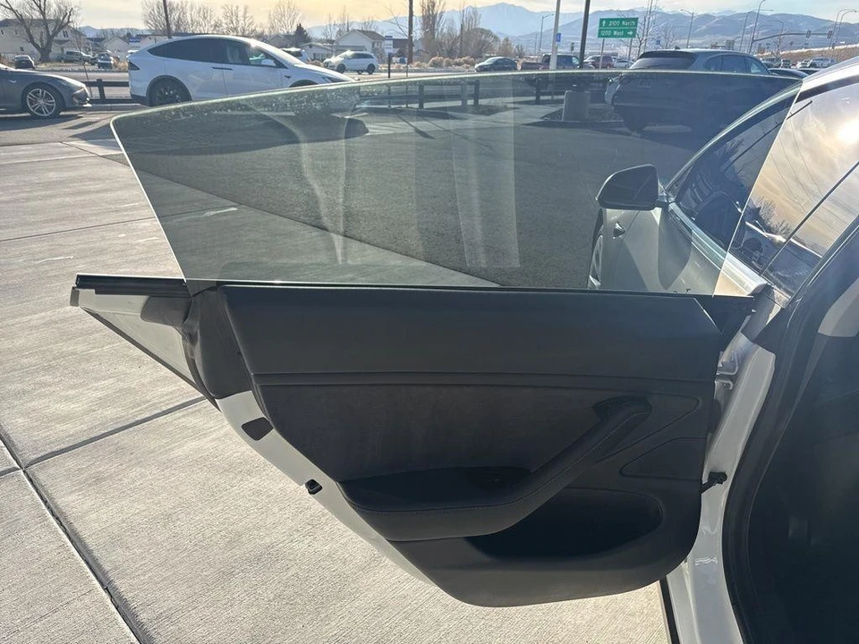 2020 Tesla Model 3 Performance - Image 14 of 21