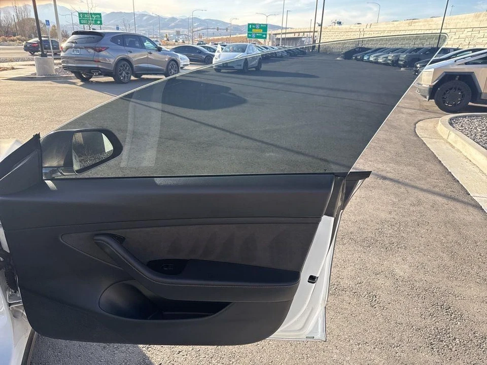2020 Tesla Model 3 Performance - Image 22 of 27